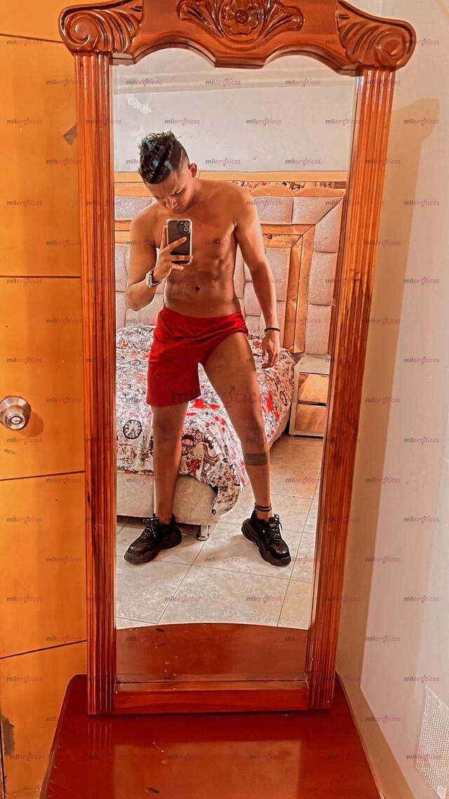 FOTOS DE MORENO DOTADO DE 1.86 Y 23CM DE PLACER CONÓCEME