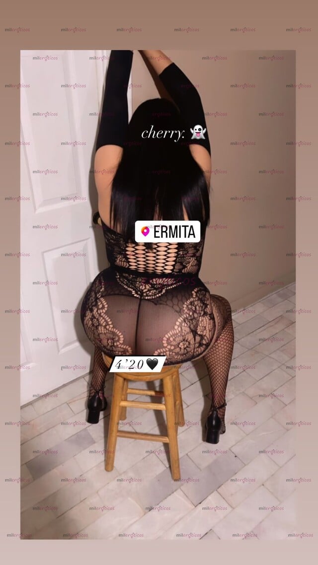 FOTOS DE ALTA Y SEXY PELINEGRA CURVY DE BONITA CARA CON LUGAR DISCRETO PAPI LLAMAME