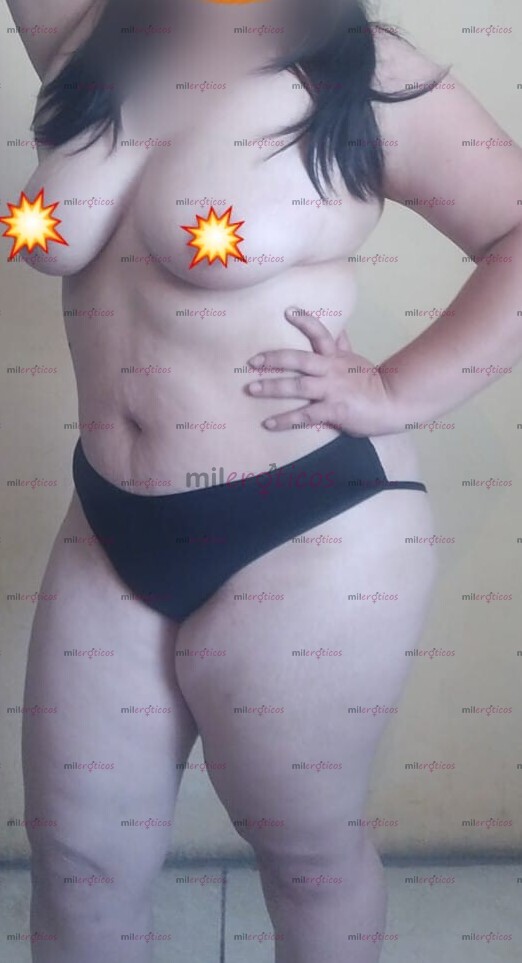 FOTOS DE CHICA GUAPA CON CURVAS EXHUBERANTES Y CON PERRITO AMOR