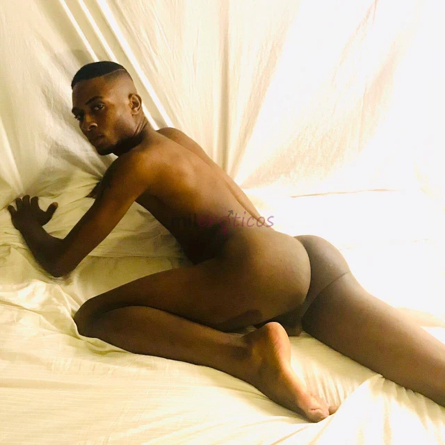 Versatil afim tenho local sou de boa da favela negro 1 75 65 kilos sem preferencia higienico cheiroso liso educado topo tudo com respeito sexo anal se...
