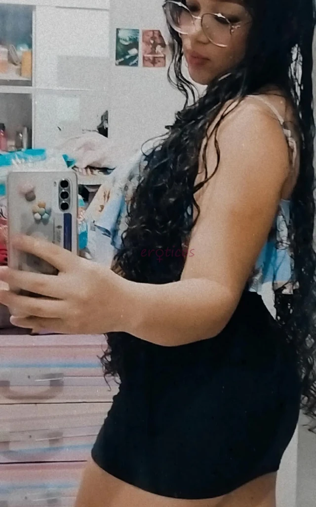 Bianca monteiro tenho 18 anos e nao tenho frescura estou sempre cheirosa sou estudante e tenho 1 52 de altura sou muito educada se o cliente precisar...