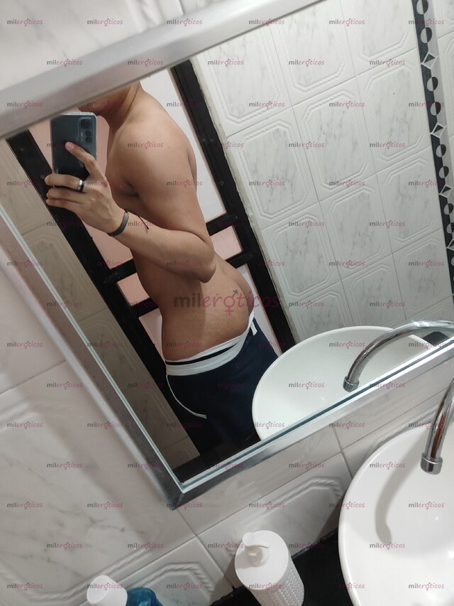 FOTOS DE JOVEN SERIO, VARONIL Y CALIENTE...ENTREGADO A LA PASIÓN Y HACERTE FELIZ