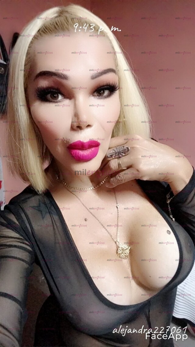 FOTOS DE SEXY VOLUPTUOSA CALIENTE CHICA TRANS PARA SATISFACERTE