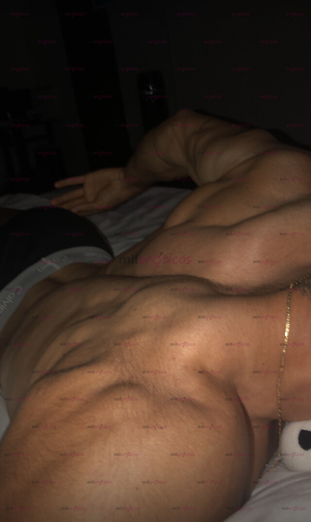 FOTOS DE GUAPO Y MUSCULOSO MASAJISTA!! SOLO HOMBRES !!!