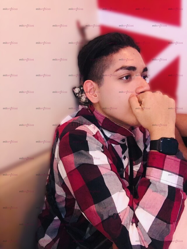 FOTOS DE JOVEN,RUBIO. DELGADO Y DISCRETO CON BUEN CUERPO