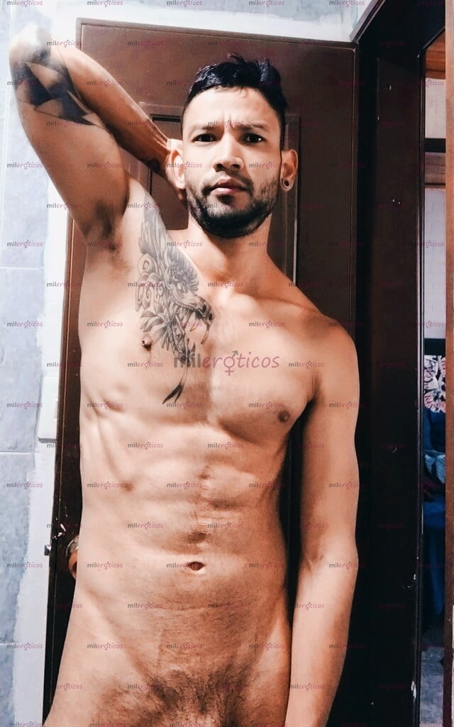 FOTOS DE JOVEN VENEZOLANO FULL MORBO Y DIVERSIÓN INTERESADO EN HACER NEGOCIO.