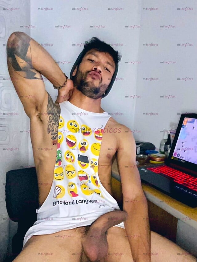 FOTOS DE JOVEN VENEZOLANO FULL MORBO Y DIVERSIÓN INTERESADO EN HACER NEGOCIO.