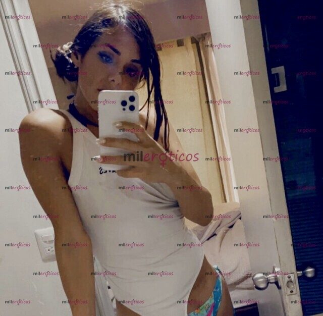 FOTOS DE AMELIA HARRISON WITH ONLY 27 YEARS OF AGE