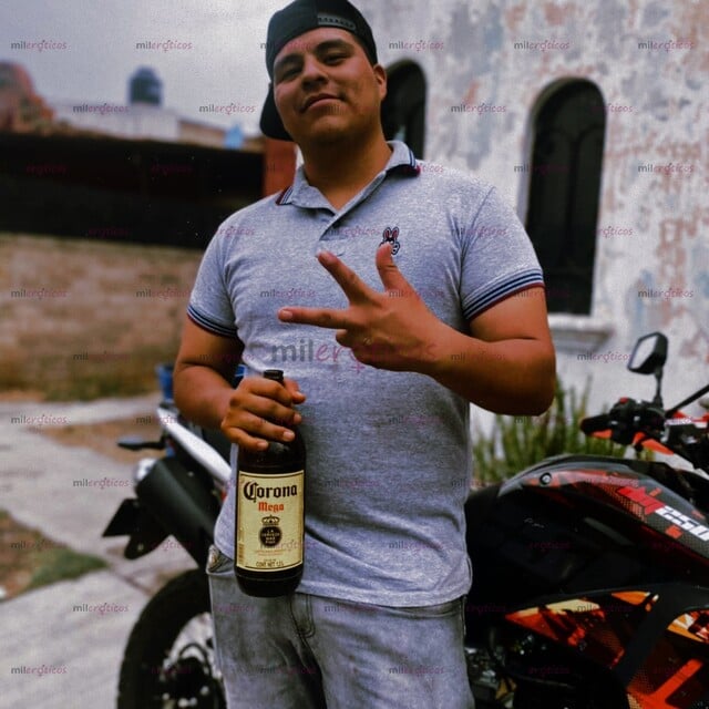 FOTOS DE HOLA ME PRESENTO SOY UN CHICO DE 23 AÑOS DISPONIBLE PARA LO QUE CUALQUIER MUJER