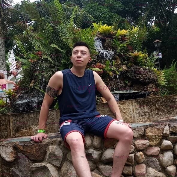 FOTOS DE HOLA SOY UN JOVEN DIVERTIDO QUE LE GUSTA DIVERTIRSE CON AMIGOS NUEVOS