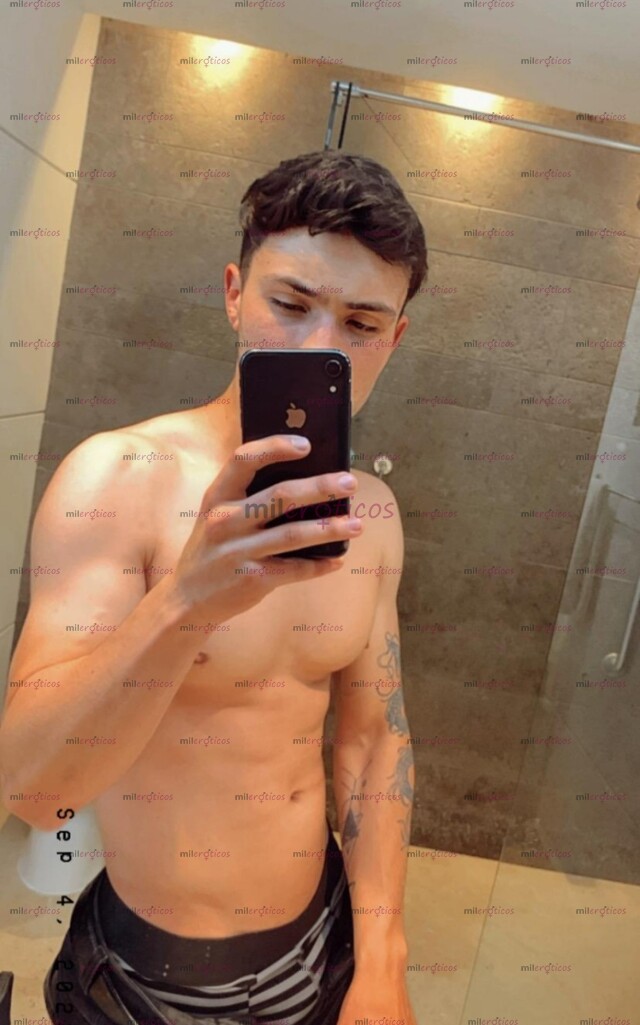 FOTOS DE JOVEN VERGÓN ATLÉTICO RISUEÑO Y MUY RESERVADO