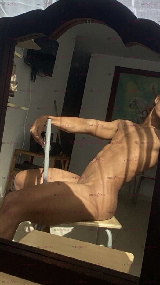FOTOS DE MORENO JOVEN VARONIL CON BUEN PORTE DISPONIBLE