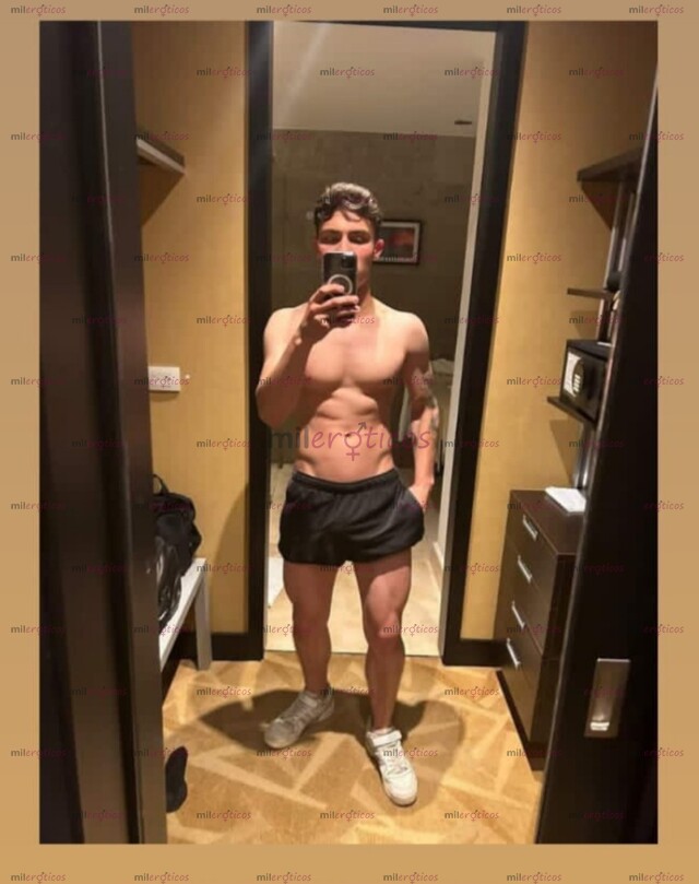 FOTOS DE JOVEN VERGÓN ATLÉTICO RISUEÑO Y MUY RESERVADO