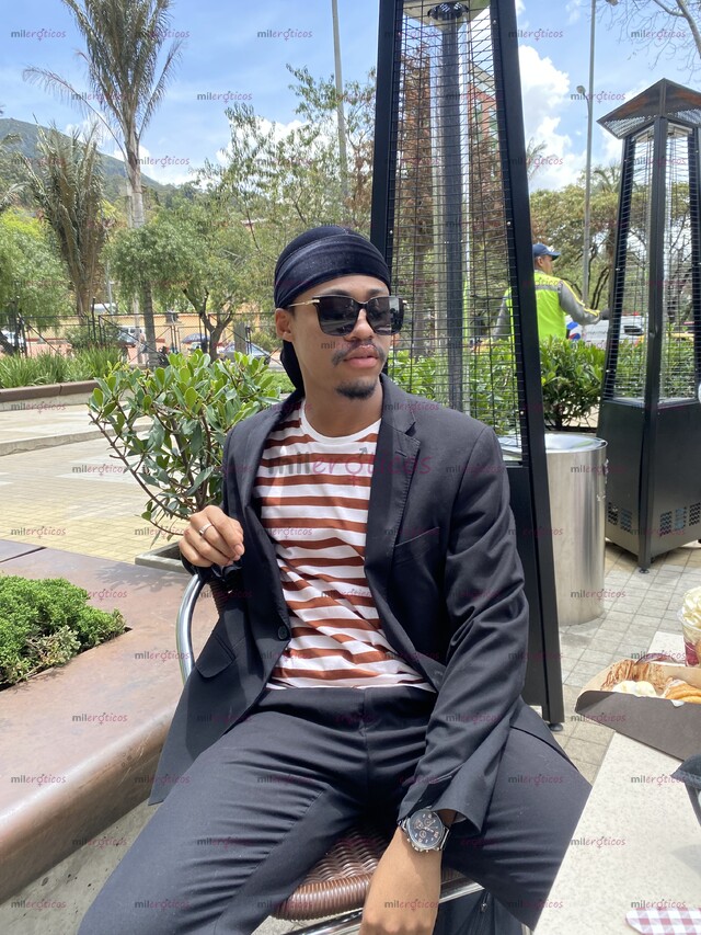 FOTOS DE CHICO SERIO VERGON NEGRO COMPAÑERO ENG ESP