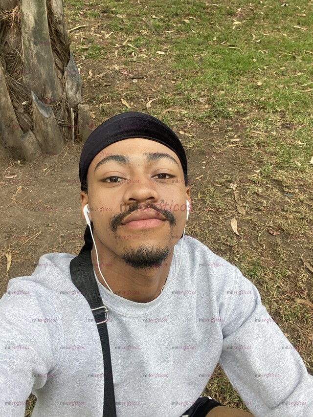 FOTOS DE CHICO SERIO VERGON NEGRO COMPAÑERO ENG ESP