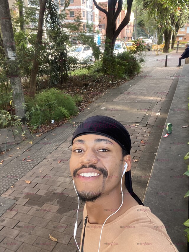 FOTOS DE CHICO SERIO VERGON NEGRO COMPAÑERO ENG ESP