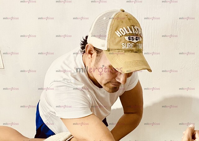 FOTOS DE MASAJE REAL Y PROFESIONAL, HOMBRE A HOMBRE CON CAMILLA