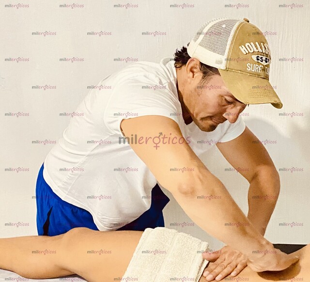 FOTOS DE MASAJE REAL Y PROFESIONAL, HOMBRE A HOMBRE CON CAMILLA