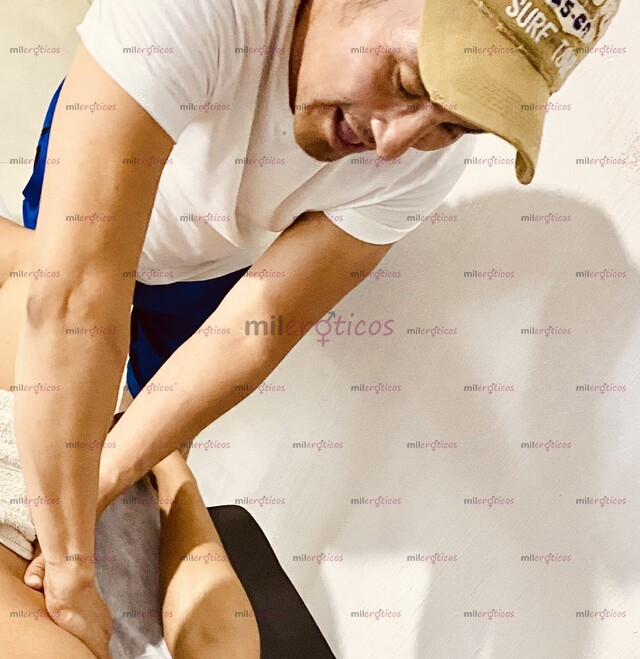 FOTOS DE MASAJE REAL Y PROFESIONAL, HOMBRE A HOMBRE CON CAMILLA