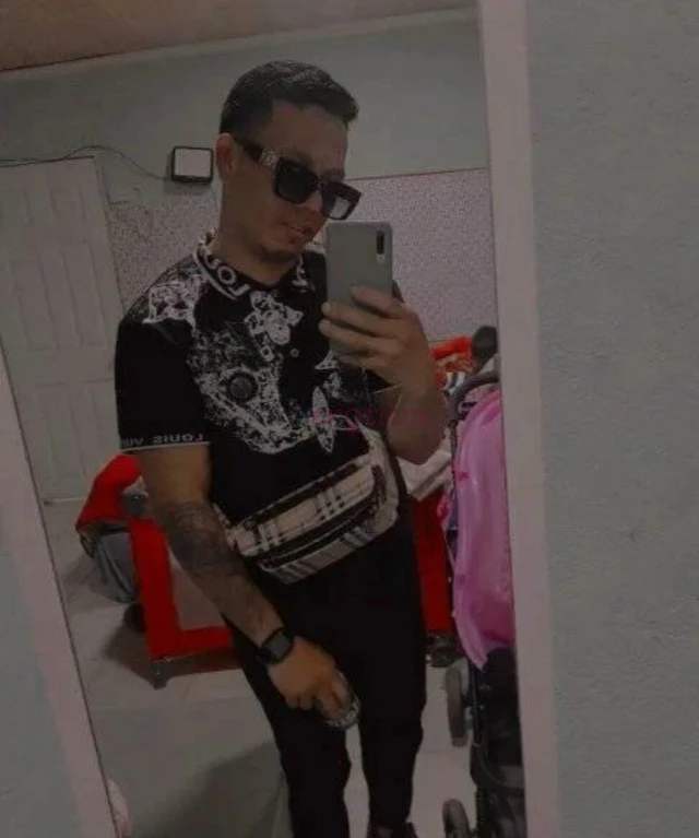 Hola soy nuevo en tu pais con ganas de tener sexo y complacer tu fantasia sexual que desees hago salida trio soy un hombre carinoso respetuoso hablame...