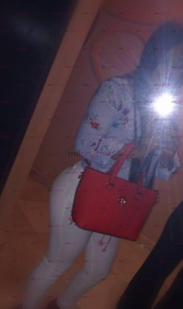 FOTOS DE UNA MORENITA LISTA PARA CUMPLIR TUS FANTASIAS
