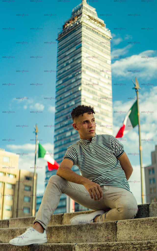 FOTOS DE COLOMBIANO, 23CM DE1.86. 24 AÑOS ACTIVO.