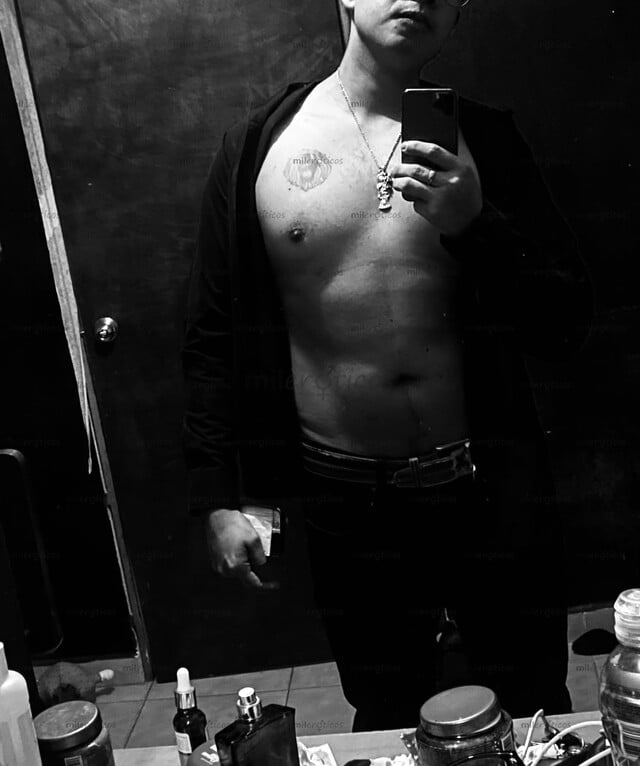 FOTOS DE CHICO JOVEN CON MUCHA ENERGÍA CON GANAS DE CUMPLIR TODAS TUS FANTASÍAS