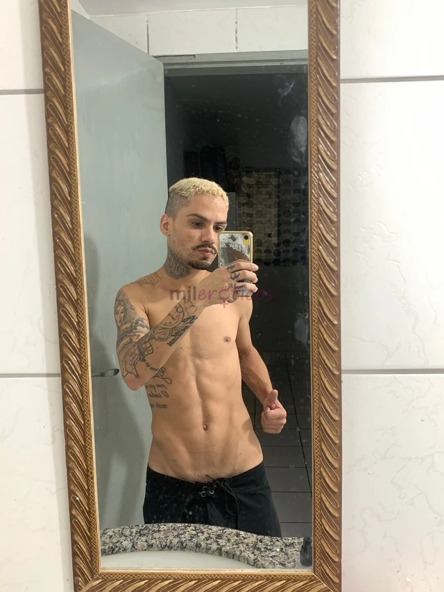 Loirinho magrinho barriga tanqhinho tatuado bigodinho marrento hehecurto dominar bem gostoso tudo na calma beijando seu corpo de cima pra baixo faland...