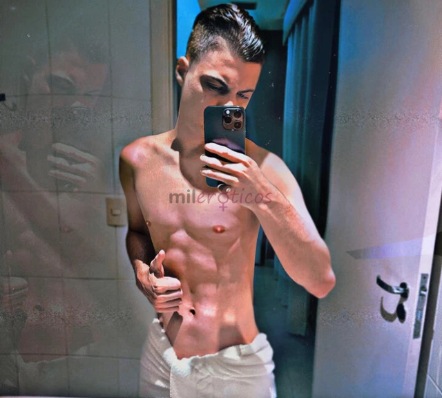 Me chamo renan lovatelli tenho 1 78 de altura tenho 19 anos sou um jovem de luxo com presenca sou branquinho cuzinho carnudo e rosinha cabelos castanh...