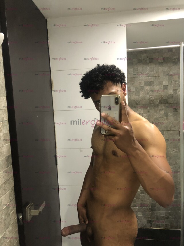 FOTOS DE CHICO MORENO ATLÉTICO BUEN CUERPO COMPLACIENTE