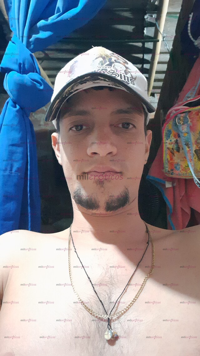 FOTOS DE HOLA SOY DEIVI SOY UN JOVEN DESCOMPLICADO Y DISCRETO