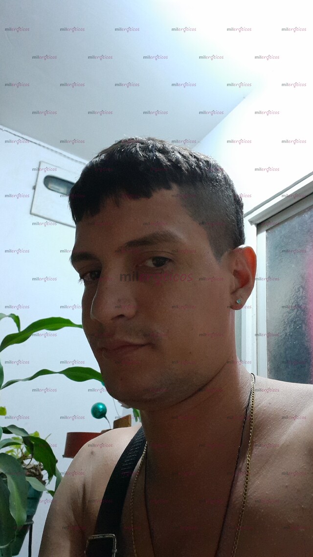 FOTOS DE HOLA SOY DEIVI SOY UN JOVEN DESCOMPLICADO Y DISCRETO