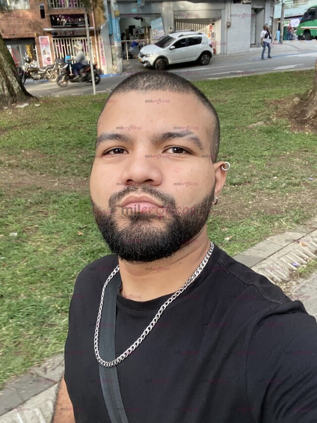 FOTOS DE ALEX MORENO VELLUDO MUY ARRECHO 20CM DE VERGA PARA COMPLACERTE