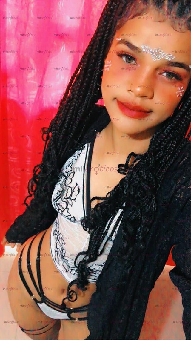 FOTOS DE MORENAZA CON CUERPO DE MODELO CON UNA SINTIERA DELGADA COLA GRANDE SENOS PEQUEÑO