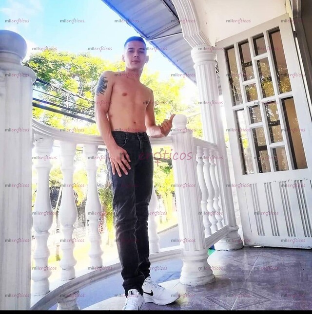 FOTOS DE JOVEN VERGÓN ATLÉTICO RISUEÑO Y MUY RESERVADO