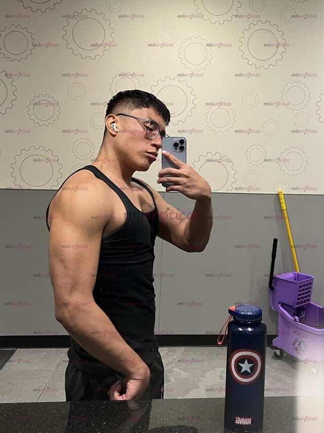 FOTOS DE JOVEN ESTUDIANTE TE SACA LA LECHE Y LA SONRISA