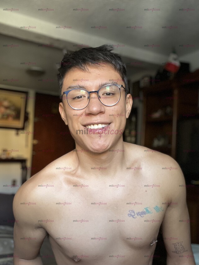 FOTOS DE JOVEN ESTUDIANTE TE SACA LA LECHE Y LA SONRISA