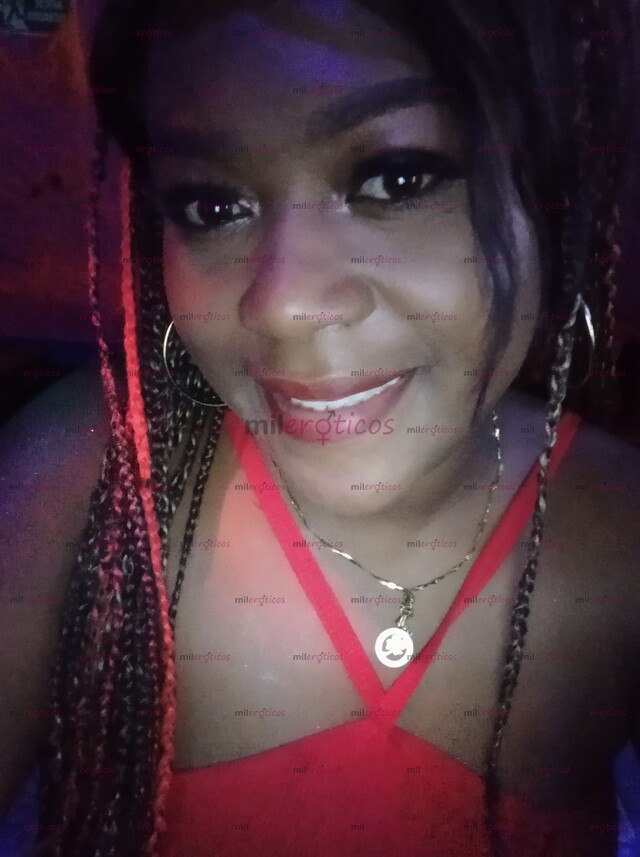 FOTOS DE UNE MORENA RICA,CON MUCHO GUSTO Y SABOR PARA BRINDARTE TIEMPO DE LUJURIA Y PLACE