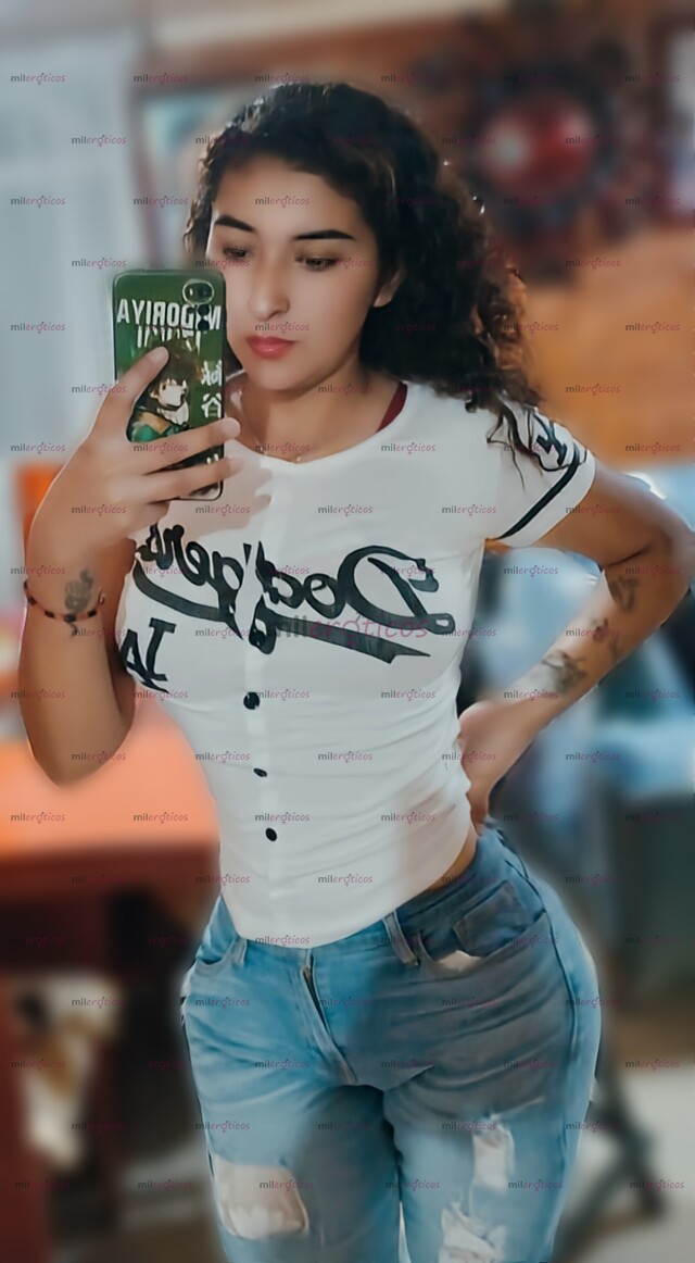 FOTOS DE VANESSA JOVEN LATINA RECIÉN LLEGADA, SIMPÁTICA ELEGANTE DIVERTIDA