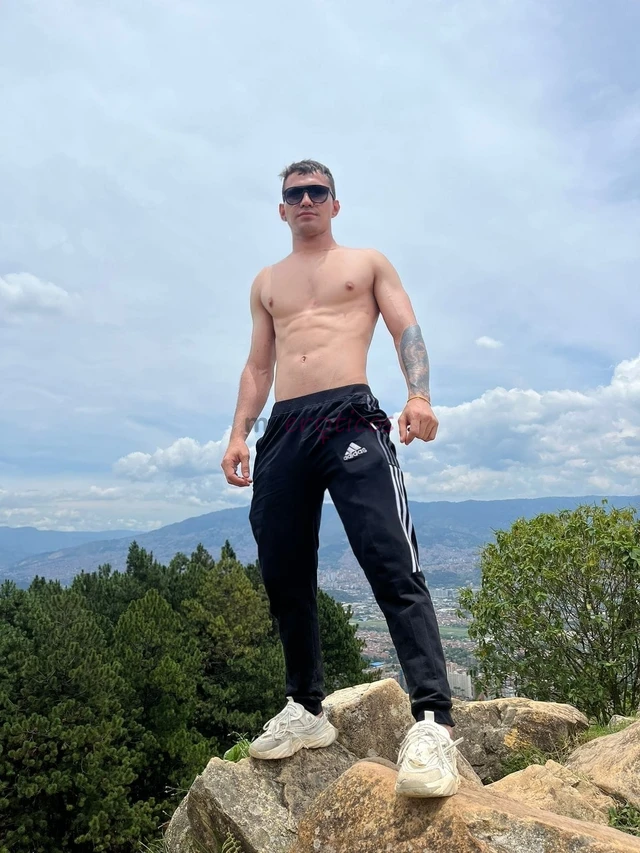 Tienes ganas de pasar un gran momento sin ningun compromiso con un joven fino educado pues aqui me tienes conmigo disfrutaras tanto como no te puedes...