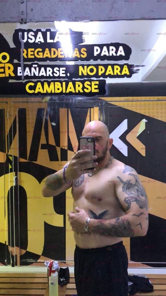 FOTOS DE MADURO DOTADO MUY ORAL DISPUESTO A HACER REALIDAD TODAS TUS FANTASÍAS