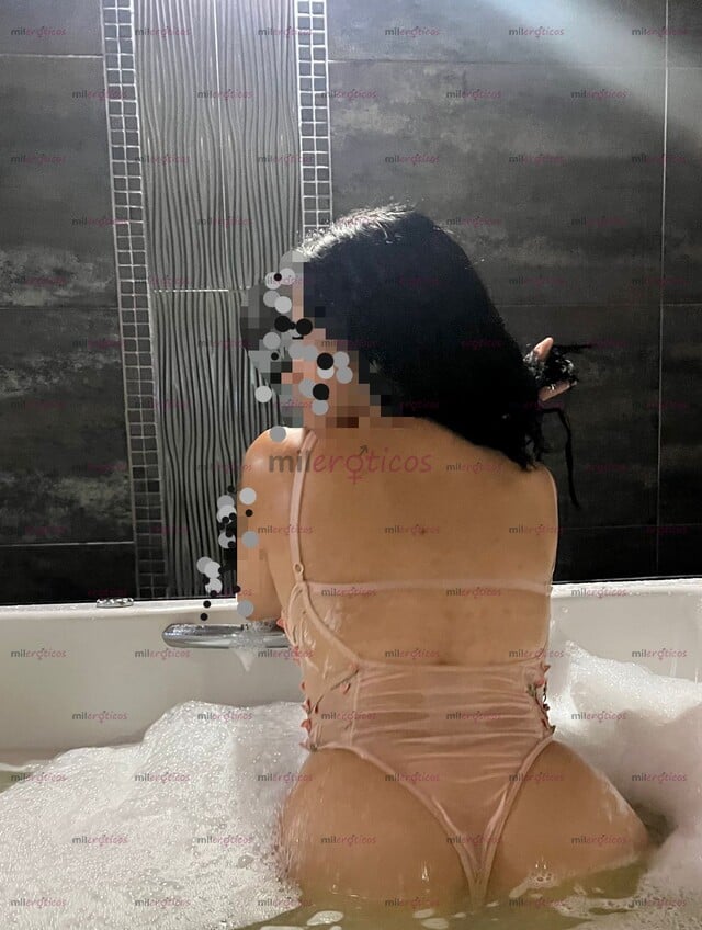 FOTOS DE HERMOSA NIÑA PETTITE,20 AÑOS APRETADITA Y MUY CACHONDA