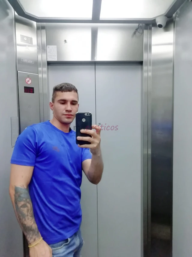 Flaco vergon bien arrecho descomplicado verzatil con sitio escribeme dispuesto a complacerte con sitio pvd y discreto tengo 23 anos mido 1 77 estado 2...