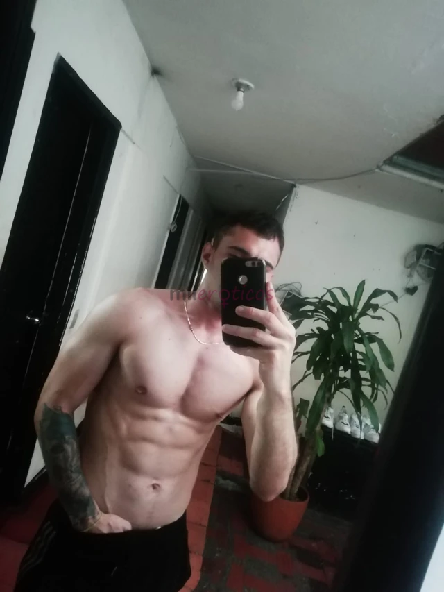 Flaco vergon bien arrecho descomplicado verzatil con sitio escribeme dispuesto a complacerte con sitio pvd y discreto tengo 23 anos mido 1 77 estado 2...