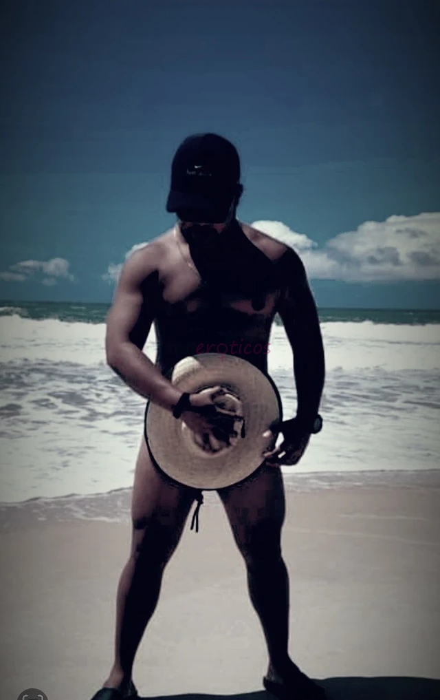 Ola sou negro 1 69 de altura careca e guloso adoro satisfazer meu cliente e se for acima dos 38 faco com tesao machos peiudos negros e casados podem c...