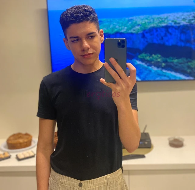 Ola me chamo lucas sou massoterapeuta e trabalho com massagem relaxante tantrica nuru corpo a corpo e vivencia erotica atendo em um local bem tranquil...