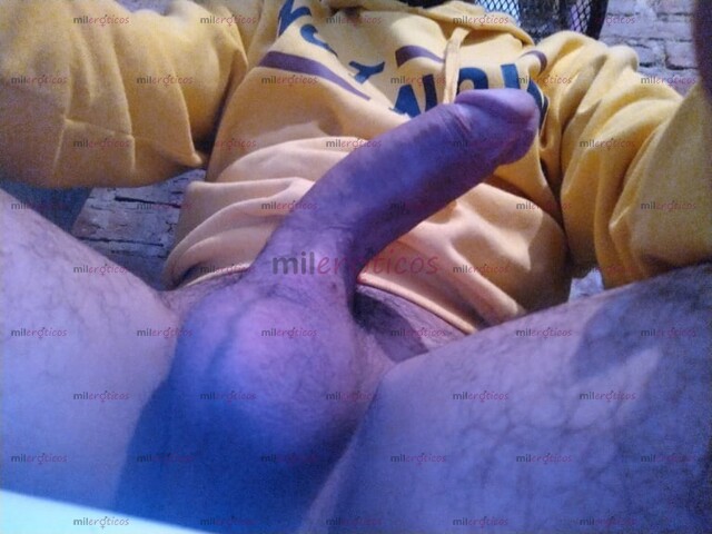 FOTOS DE CHICO DELGADO CON UNA MUY BUENA HERRAMIENTA