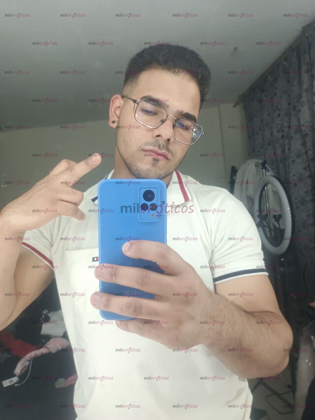 FOTOS DE JOVEN EDUCADO COMPLACIENTE DISPUESTO A CUMPLIR TUS FANTASÍAS