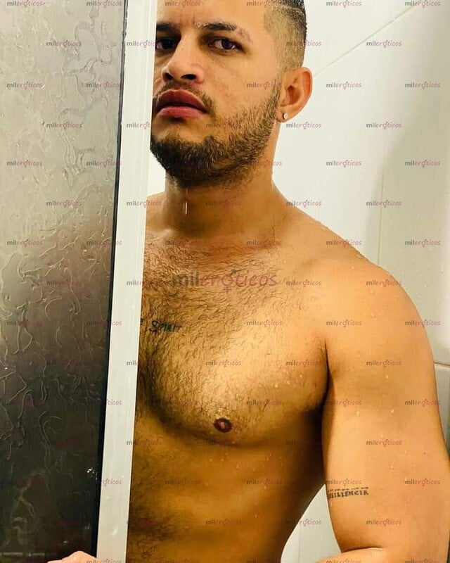 FOTOS DE COLOMBIANO JOVEN SERIO Y COMPLACIENTE POCOS DIAS EN LA CIUDAD