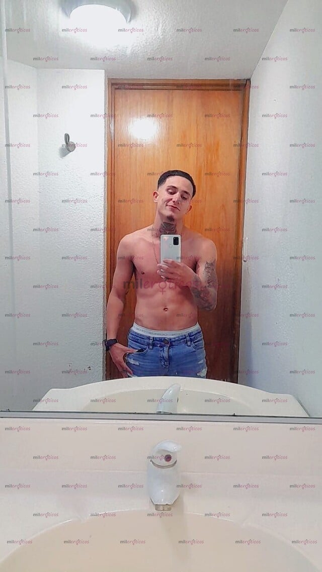 FOTOS DE HOLA SOY SANTIAGO VENEZOLANO UN CHICO MUY GUAPO Y DISPONIBLE PARA TI 24 HORAS